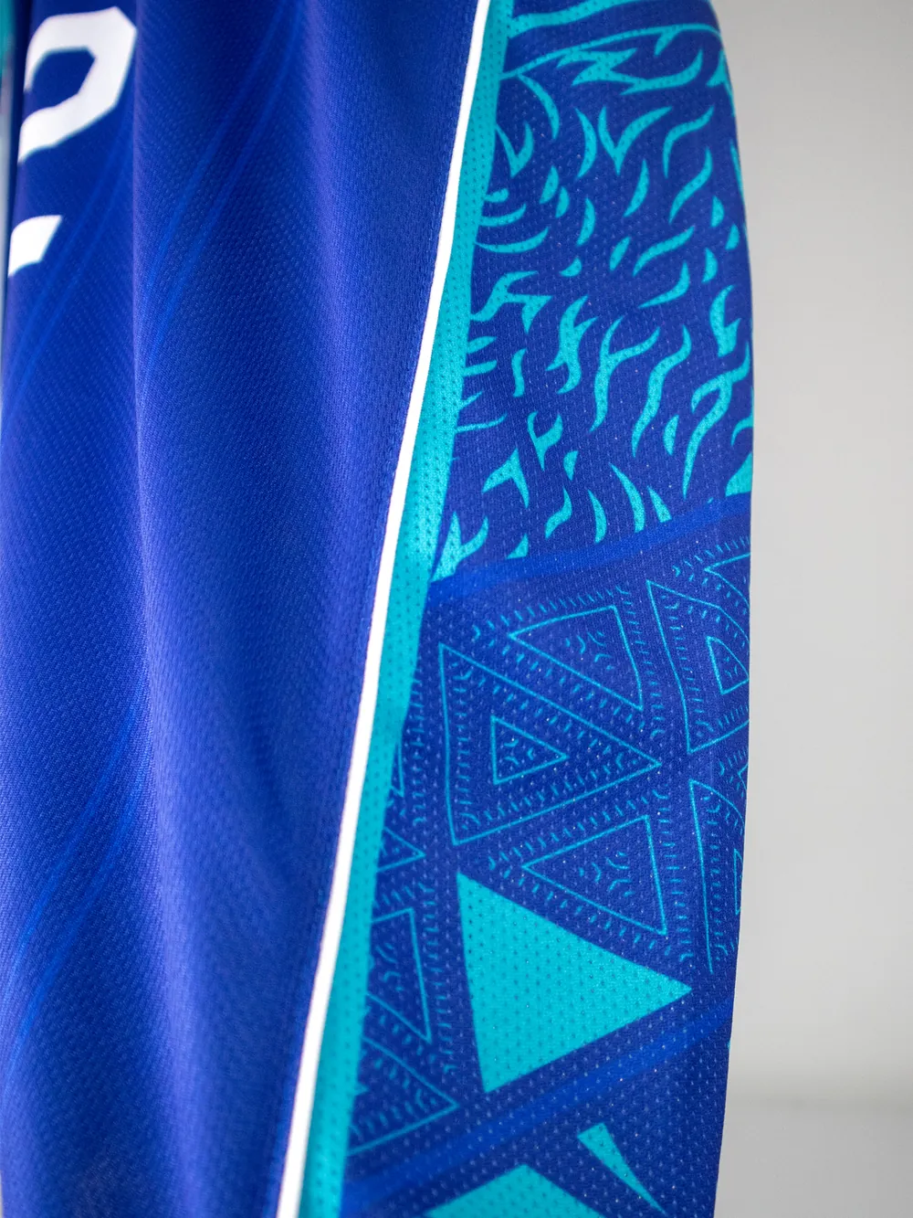 Basketball jerseys — Reversible and single-sided, cut for movement (2)