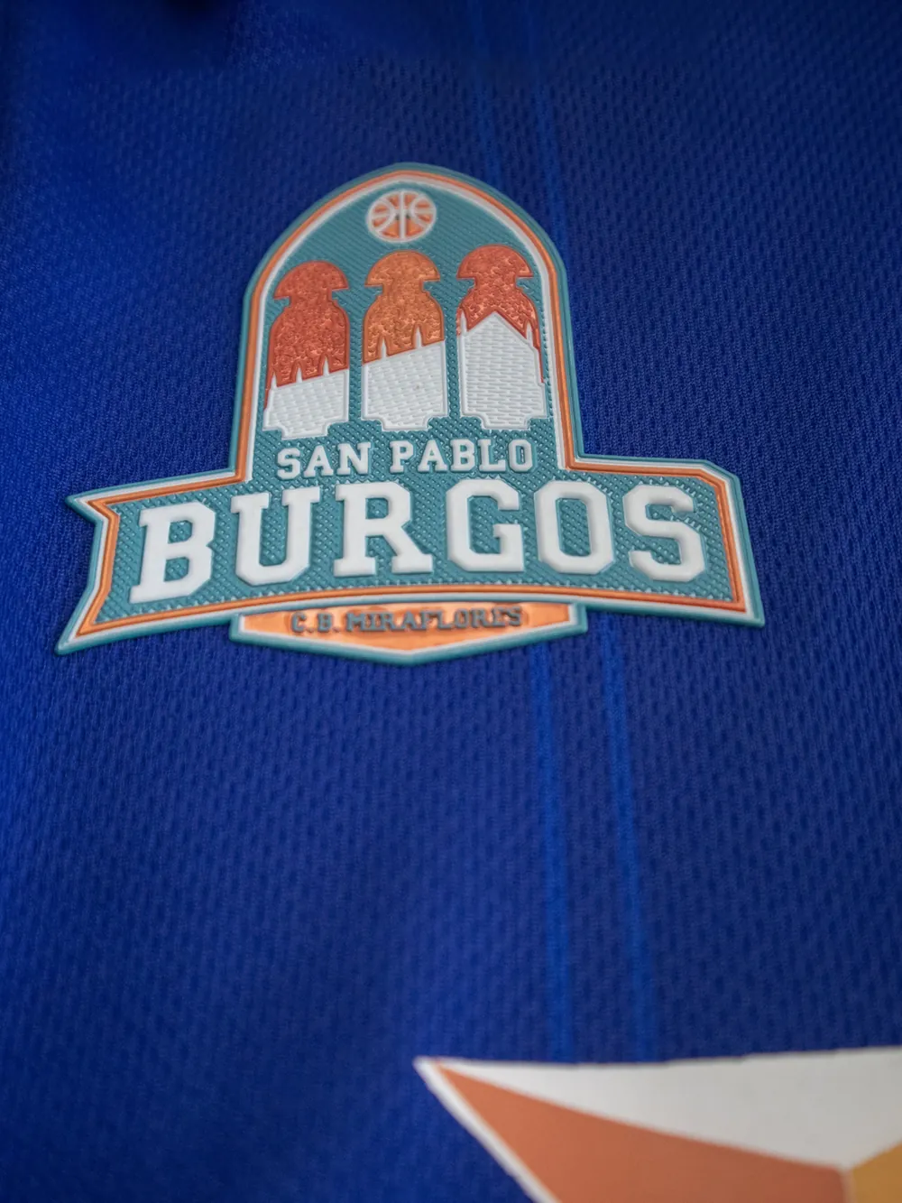 Basketball jerseys — Reversible and single-sided, cut for movement (3)