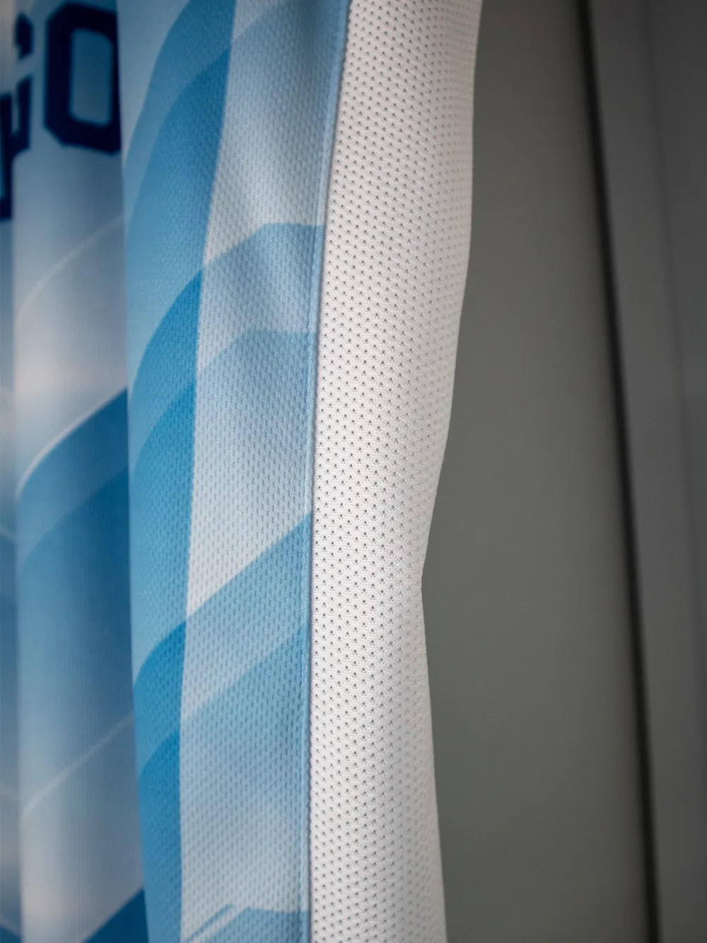 Basketball jerseys — Reversible and single-sided, cut for movement (5)