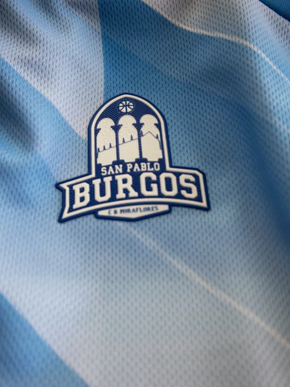 Basketball jerseys — Reversible and single-sided, cut for movement (6)