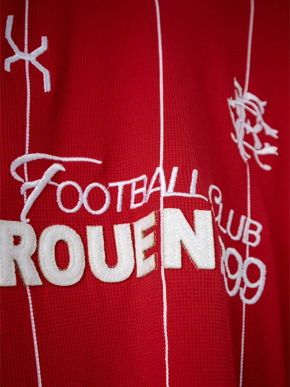 Football jerseys — Match and training shirts, any colourway (6)