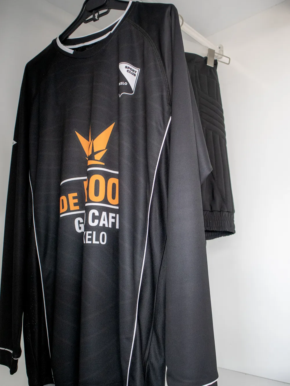 Goalkeeper kits — Long-sleeve tops and padded sets (1)