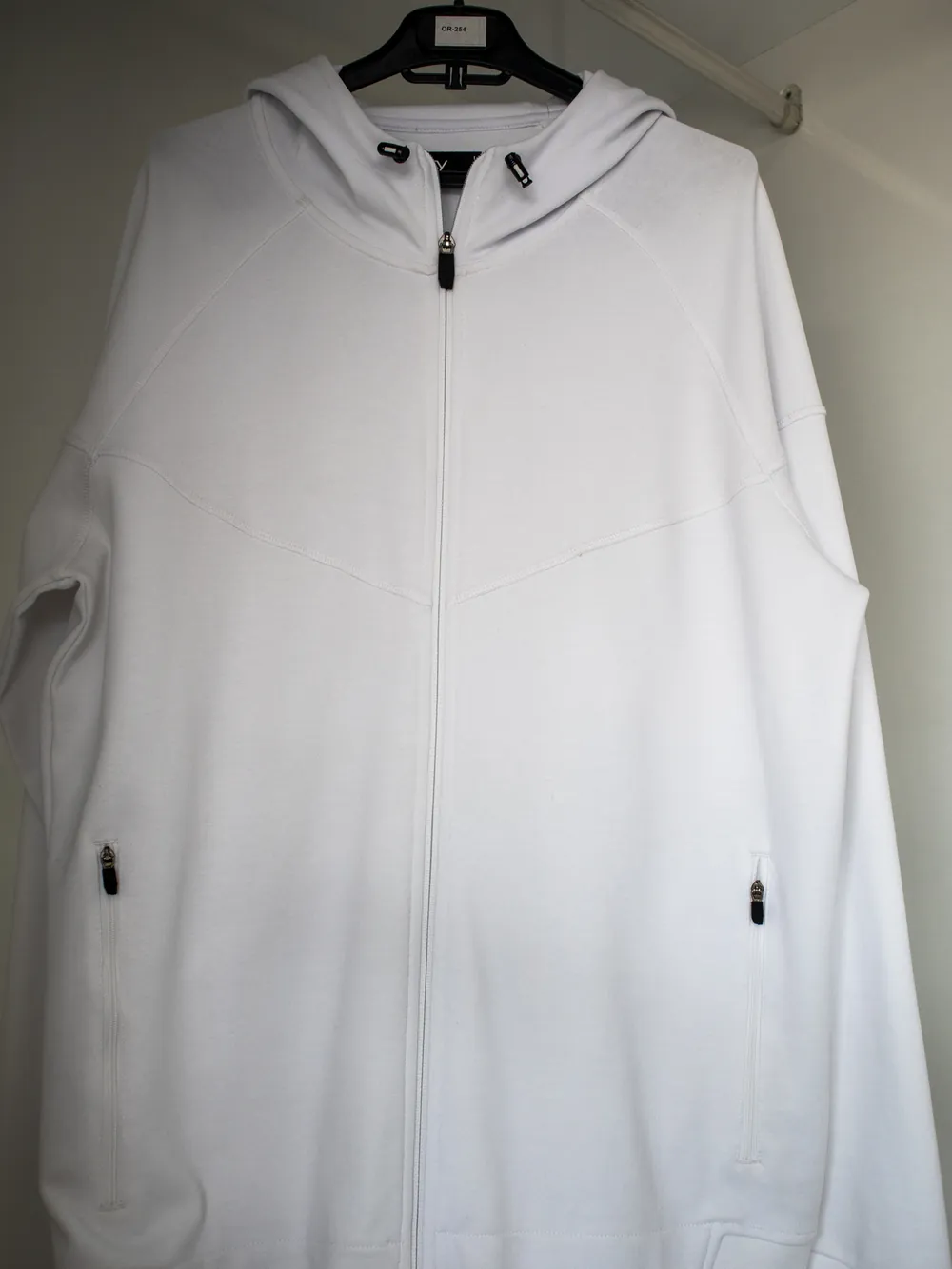 Hoodies — Zipped and pullover, cotton-rich or performance (1)