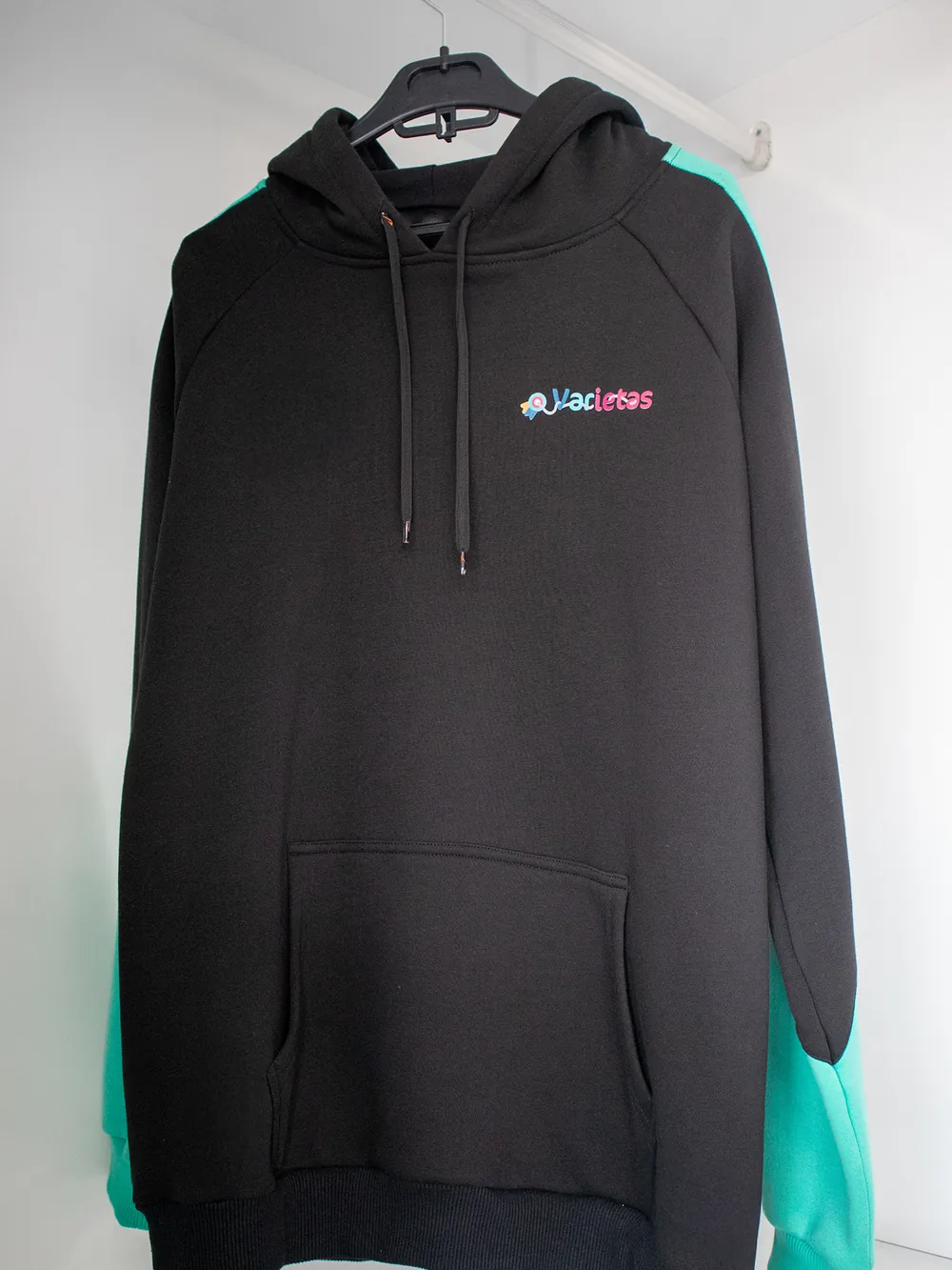 Hoodies — Zipped and pullover, cotton-rich or performance (3)