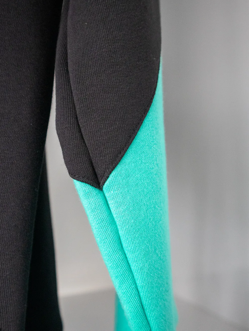 Hoodies — Zipped and pullover, cotton-rich or performance (4)