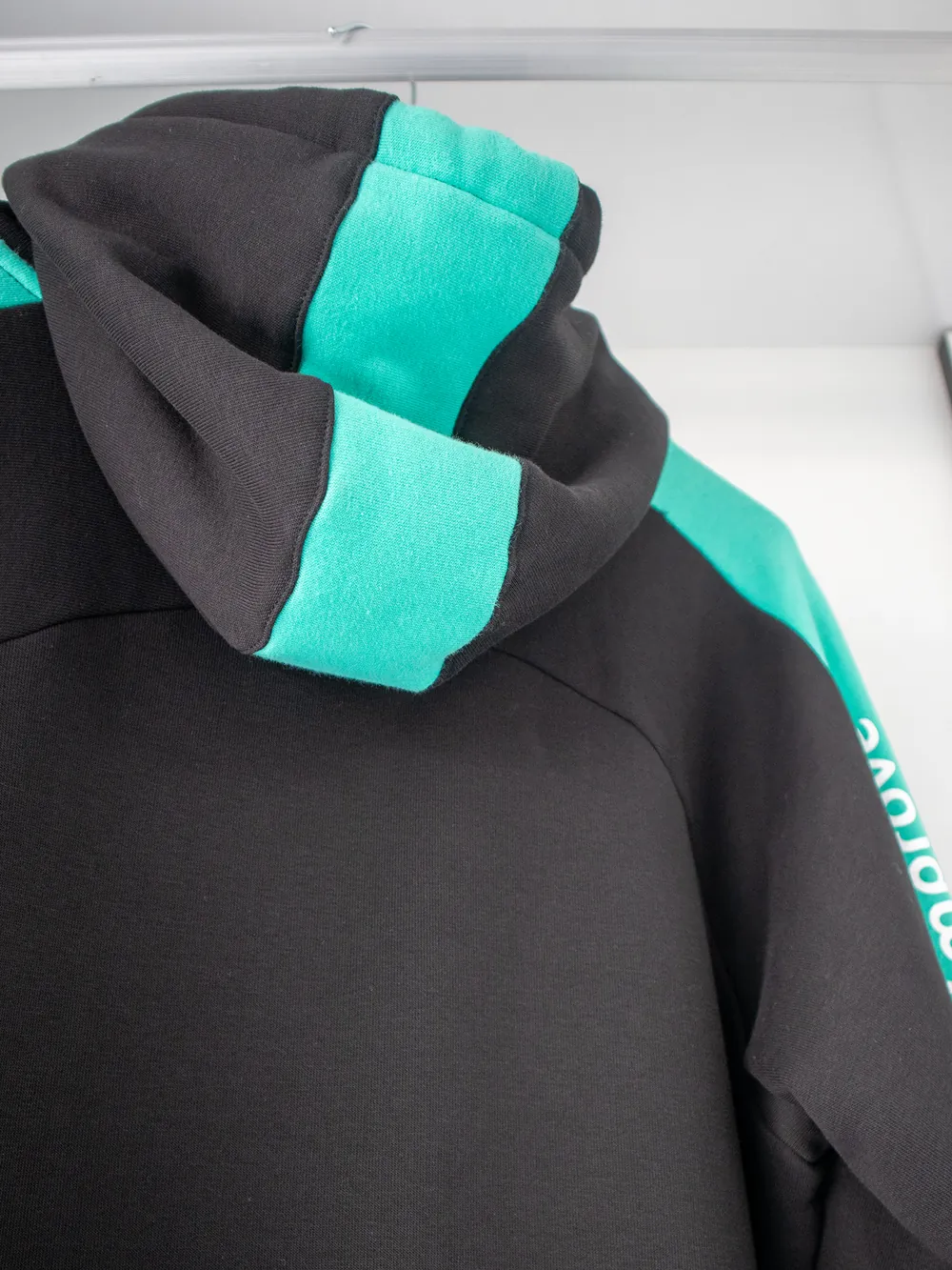 Hoodies — Zipped and pullover, cotton-rich or performance (5)